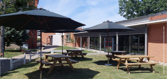 parasol à la cantine du centre universitaire